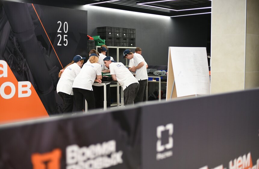 "Ростех" отметил лучших специалистов на чемпионате "Время первых" 8 фото