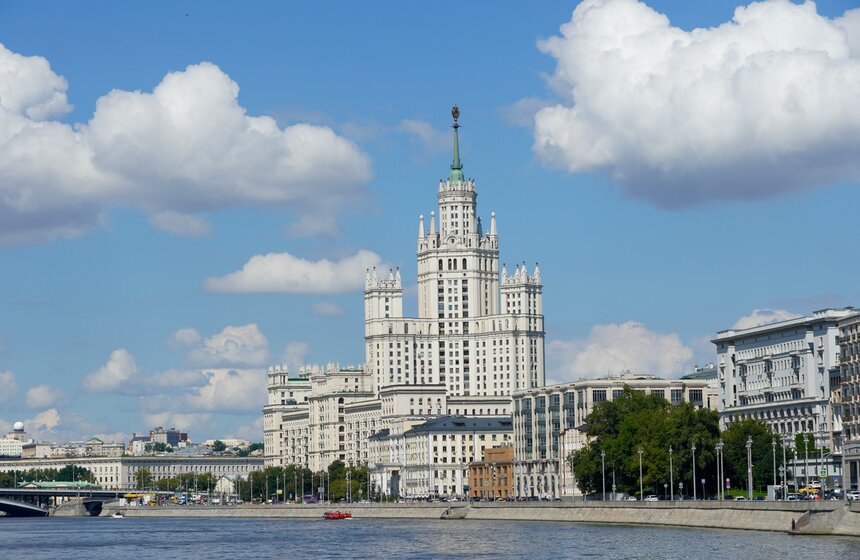 Церемония бракосочетания прошла во время круиза по Москве-реке 19 фото