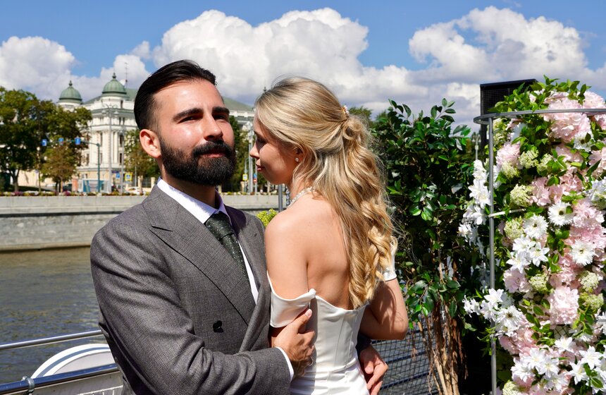 Церемония бракосочетания прошла во время круиза по Москве-реке 13 фото