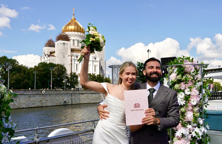 Церемония бракосочетания прошла во время круиза по Москве-реке 9 фото