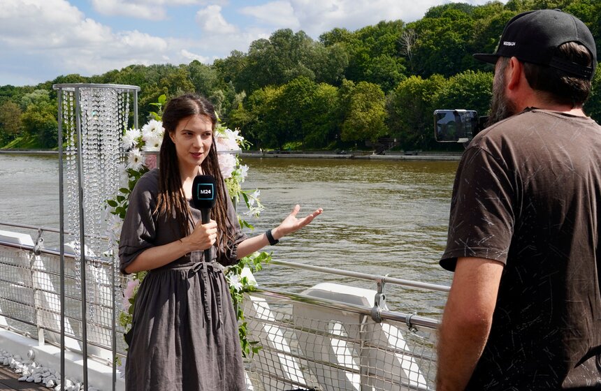 Церемония бракосочетания прошла во время круиза по Москве-реке 3 фото