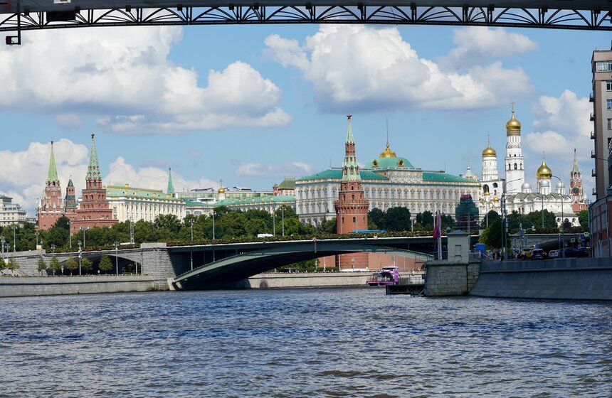 Церемония бракосочетания прошла во время круиза по Москве-реке 11 фото