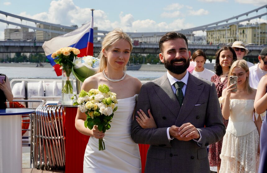 Церемония бракосочетания прошла во время круиза по Москве-реке 6 фото