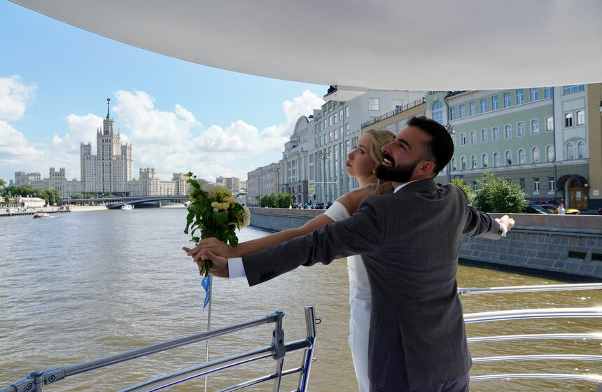 Церемония бракосочетания прошла во время круиза по Москве-реке 17 фото