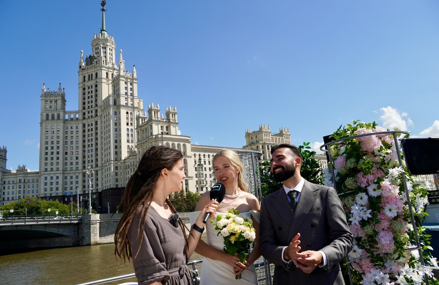 Церемония бракосочетания прошла во время круиза по Москве-реке 18 фото