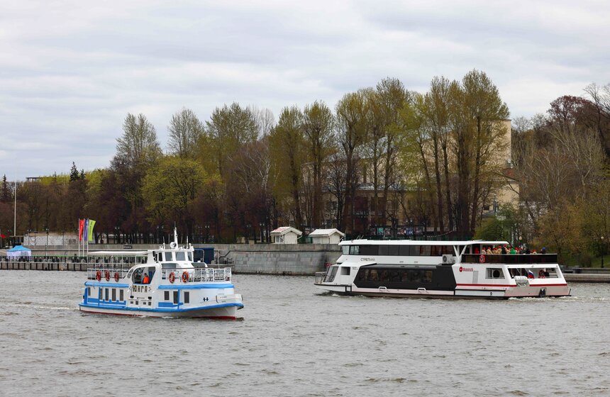 Масштабный парад судов состоялся в Москве к открытию летней речной навигации 12 фото