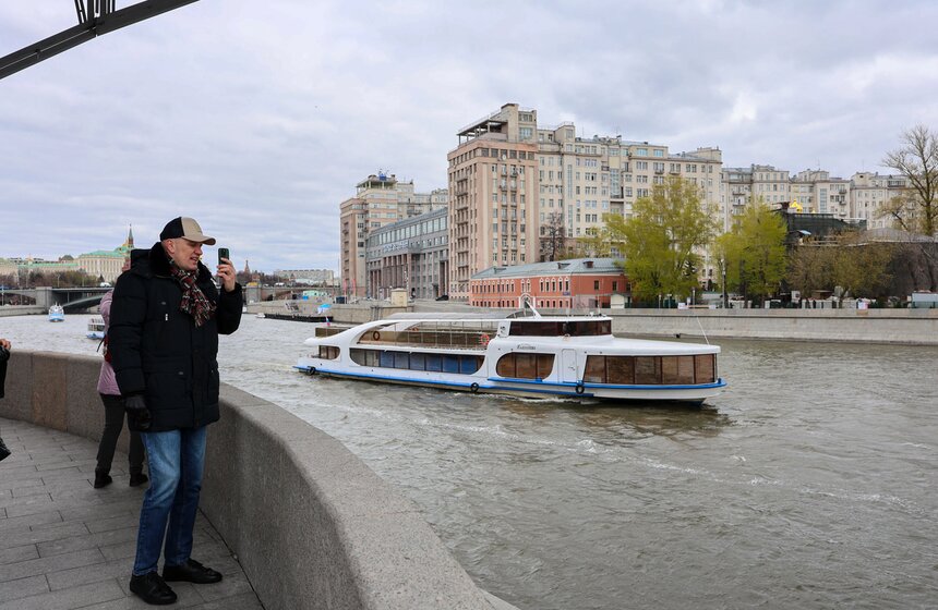 Масштабный парад судов состоялся в Москве к открытию летней речной навигации 5 фото