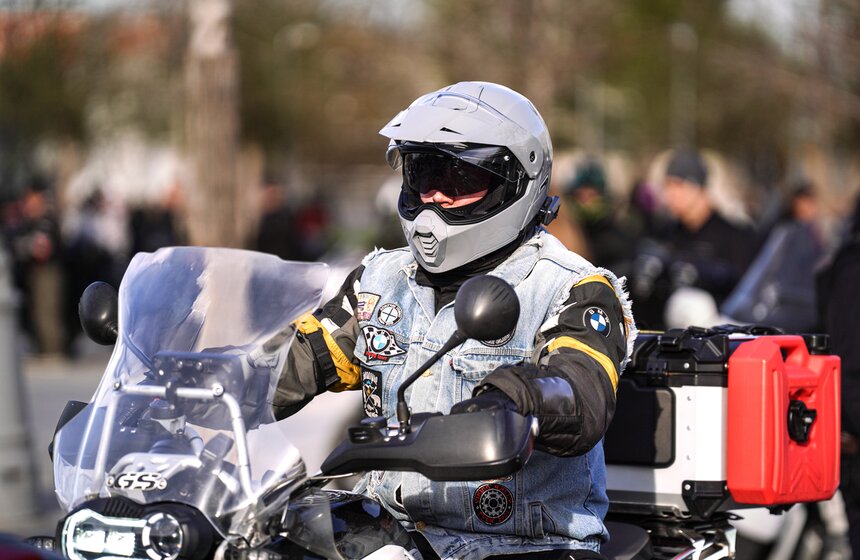 ВДНХ стала площадкой традиционного открытия мотосезона от клуба "Ночные волки" 7 фото