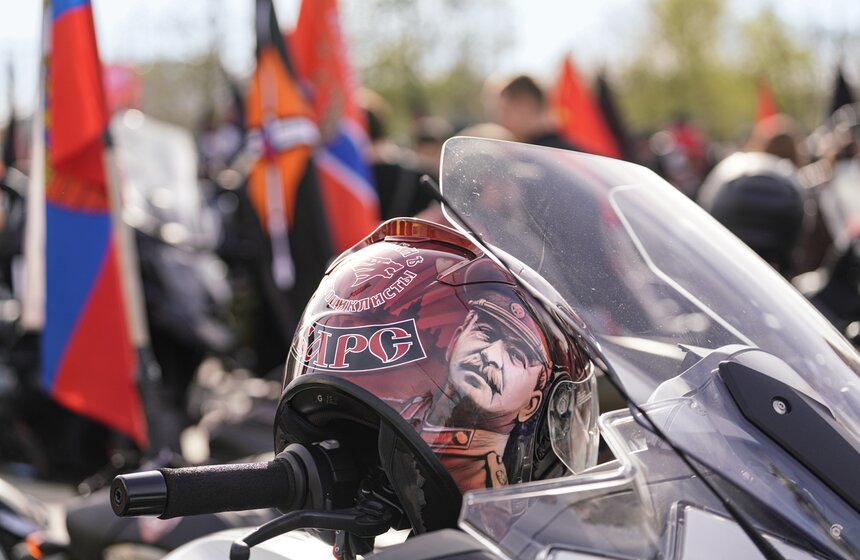 ВДНХ стала площадкой традиционного открытия мотосезона от клуба "Ночные волки" 28 фото