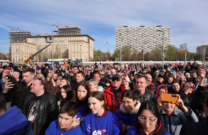 ВДНХ стала площадкой традиционного открытия мотосезона от клуба "Ночные волки" 18 фото