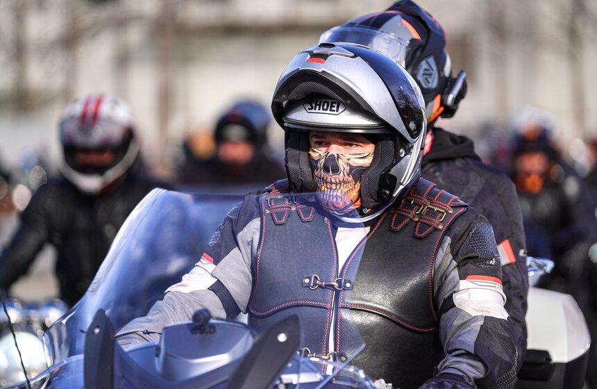 ВДНХ стала площадкой традиционного открытия мотосезона от клуба "Ночные волки" 6 фото