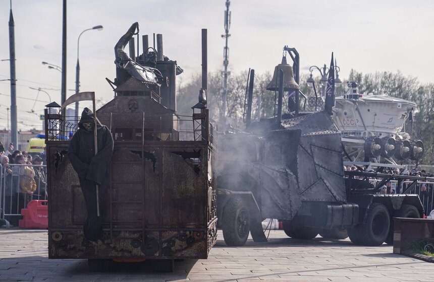 ВДНХ стала площадкой традиционного открытия мотосезона от клуба "Ночные волки" 12 фото