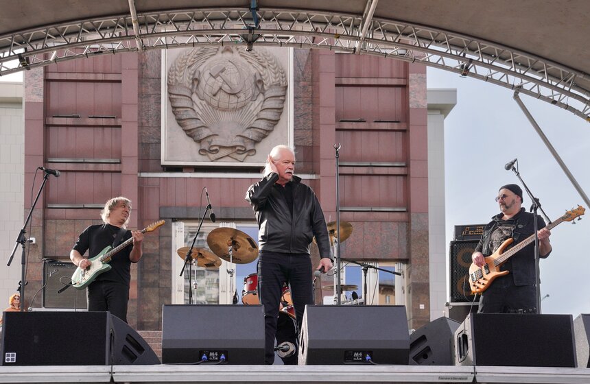 ВДНХ стала площадкой традиционного открытия мотосезона от клуба "Ночные волки" 16 фото