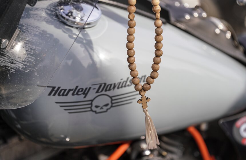 ВДНХ стала площадкой традиционного открытия мотосезона от клуба "Ночные волки" 22 фото