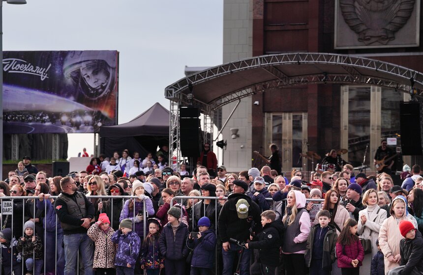 ВДНХ стала площадкой традиционного открытия мотосезона от клуба "Ночные волки" 15 фото