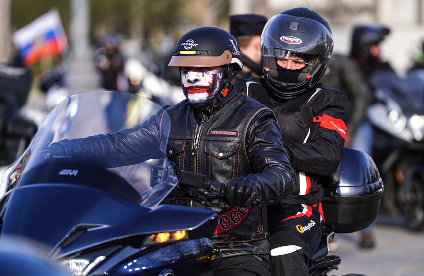 ВДНХ стала площадкой традиционного открытия мотосезона от клуба "Ночные волки" 4 фото