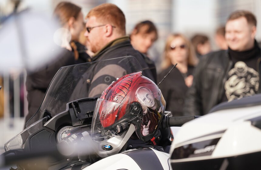 ВДНХ стала площадкой традиционного открытия мотосезона от клуба "Ночные волки" 21 фото