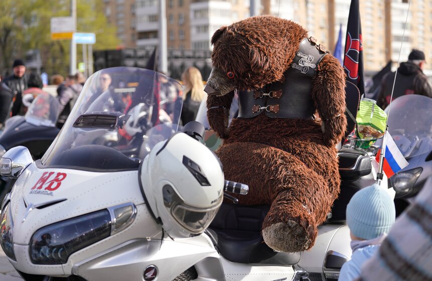 ВДНХ стала площадкой традиционного открытия мотосезона от клуба "Ночные волки" 25 фото