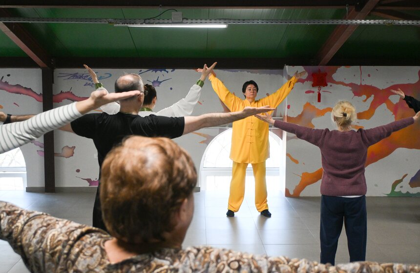 На ВДНХ отметили Всемирный день тайцзицюань и цигуна 20 фото