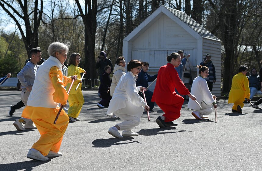 На ВДНХ отметили Всемирный день тайцзицюань и цигуна 7 фото