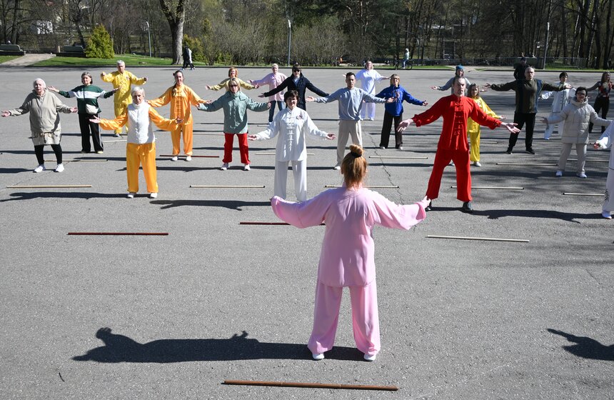 На ВДНХ отметили Всемирный день тайцзицюань и цигуна 1 фото