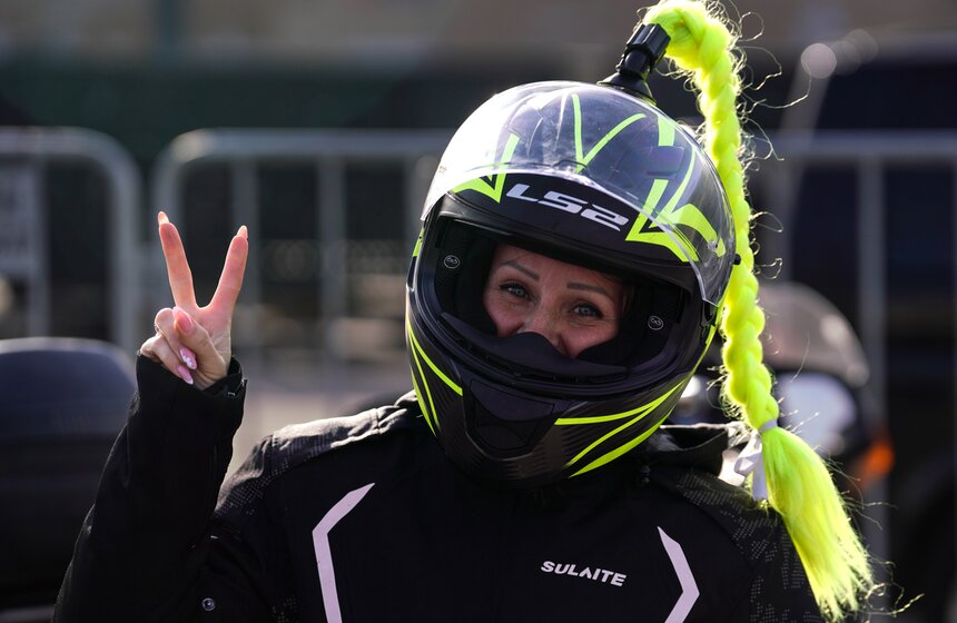 ВДНХ стала площадкой традиционного открытия мотосезона от клуба "Ночные волки" 30 фото