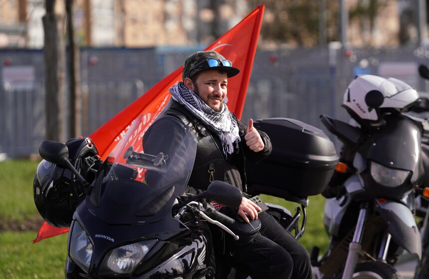 ВДНХ стала площадкой традиционного открытия мотосезона от клуба "Ночные волки" 23 фото