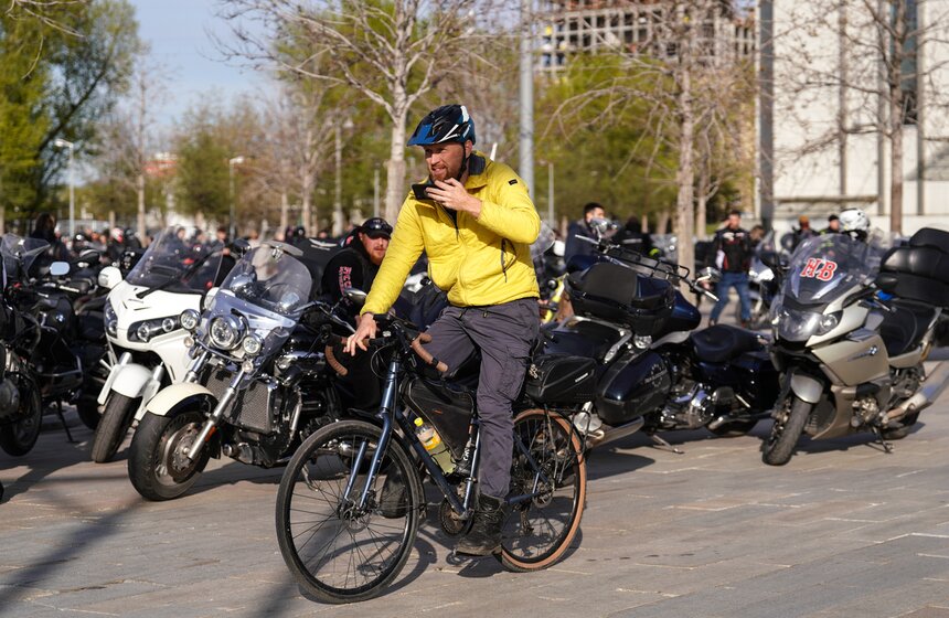 ВДНХ стала площадкой традиционного открытия мотосезона от клуба "Ночные волки" 29 фото