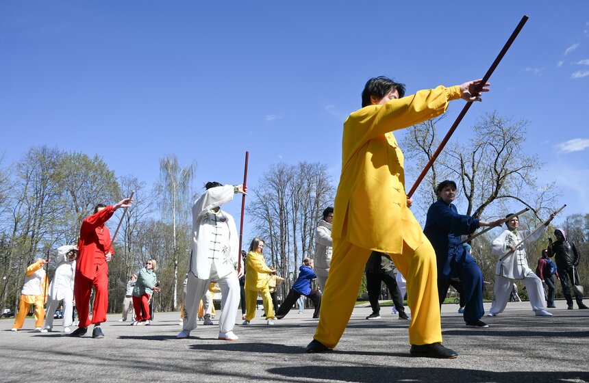 На ВДНХ отметили Всемирный день тайцзицюань и цигуна 9 фото