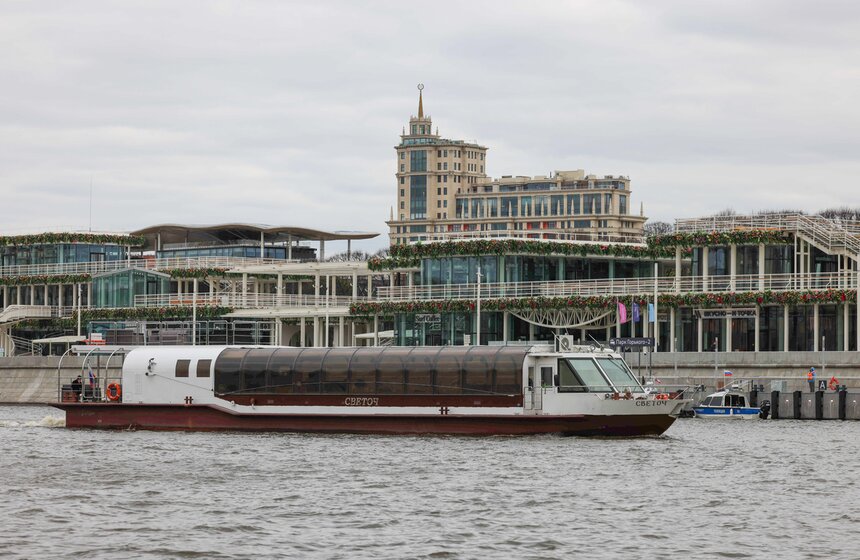 Масштабный парад судов состоялся в Москве к открытию летней речной навигации 17 фото