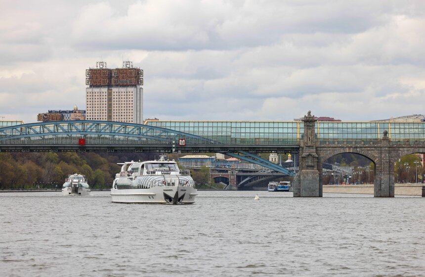 Масштабный парад судов состоялся в Москве к открытию летней речной навигации 13 фото