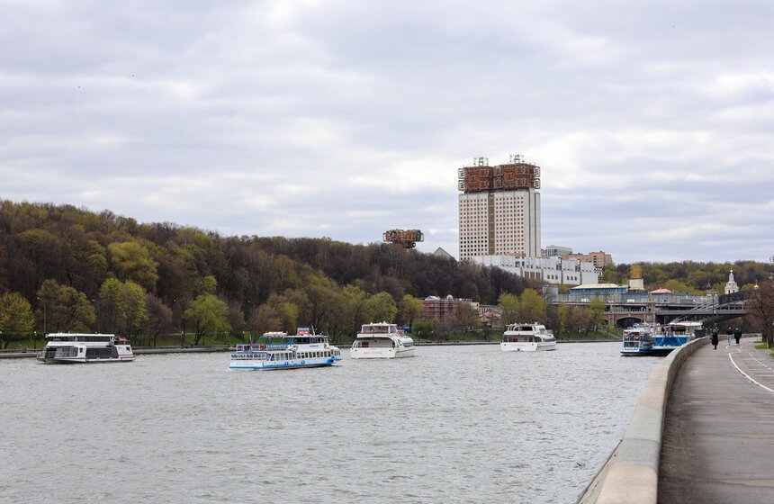 Масштабный парад судов состоялся в Москве к открытию летней речной навигации 9 фото