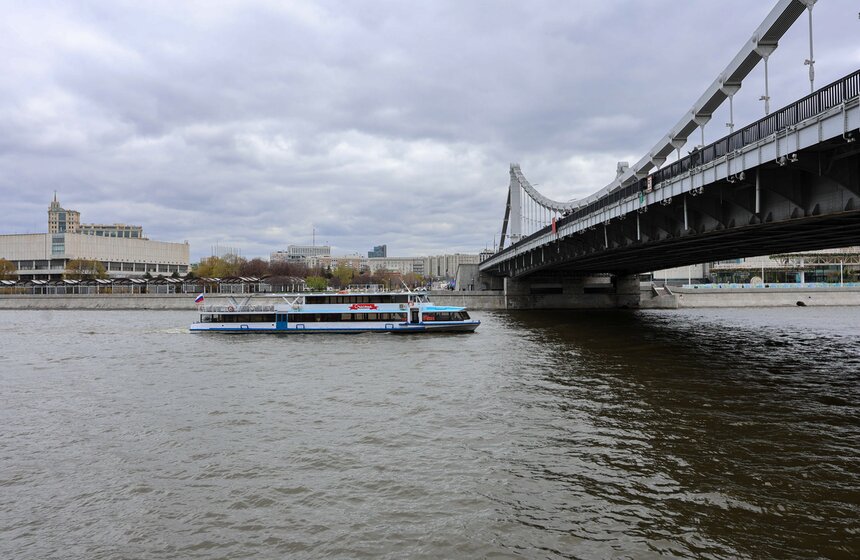 Масштабный парад судов состоялся в Москве к открытию летней речной навигации 6 фото