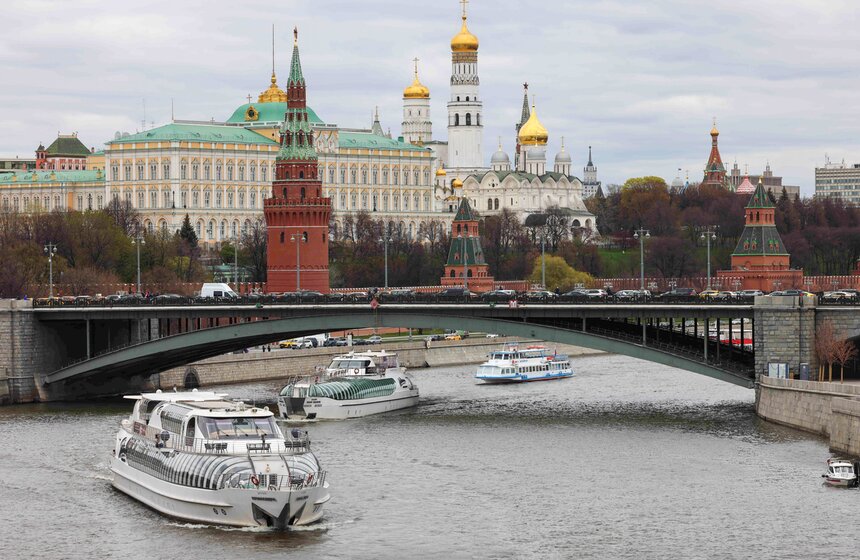 Масштабный парад судов состоялся в Москве к открытию летней речной навигации 2 фото