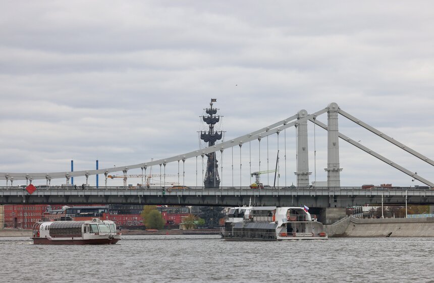 Масштабный парад судов состоялся в Москве к открытию летней речной навигации 15 фото