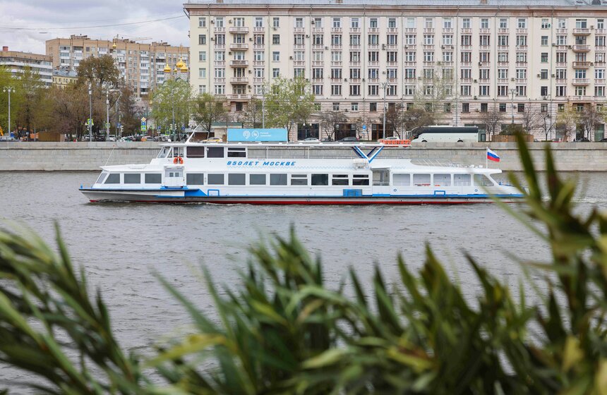 Масштабный парад судов состоялся в Москве к открытию летней речной навигации 10 фото