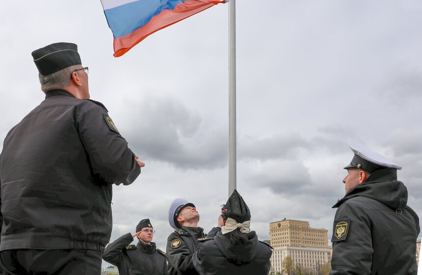 Масштабный парад судов состоялся в Москве к открытию летней речной навигации 1 фото