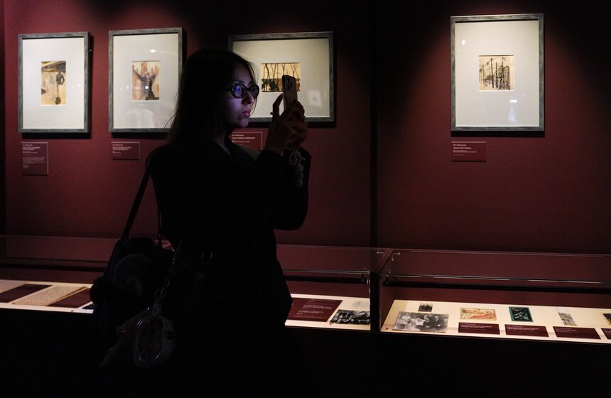 Выставка "Под небом голубым" открылась в Доме русского зарубежья 31 фото