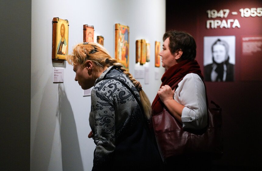 Выставка "Под небом голубым" открылась в Доме русского зарубежья 3 фото