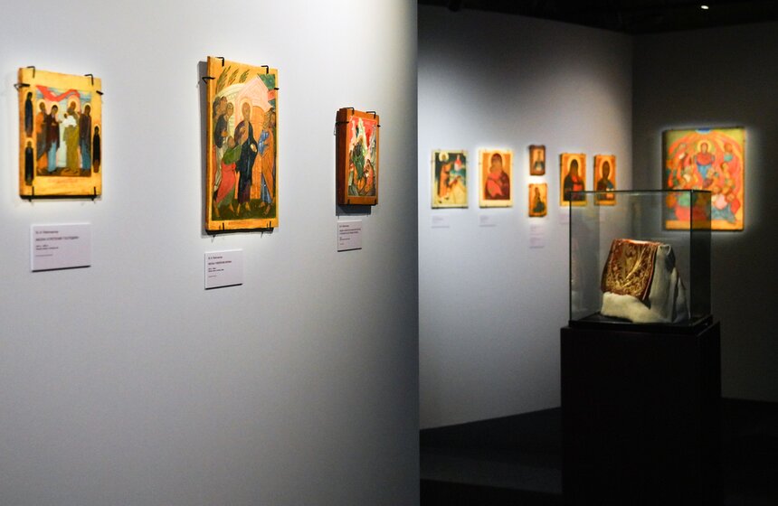 Выставка "Под небом голубым" открылась в Доме русского зарубежья 12 фото