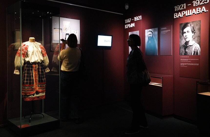 Выставка "Под небом голубым" открылась в Доме русского зарубежья 6 фото