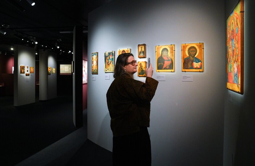 Выставка "Под небом голубым" открылась в Доме русского зарубежья 10 фото
