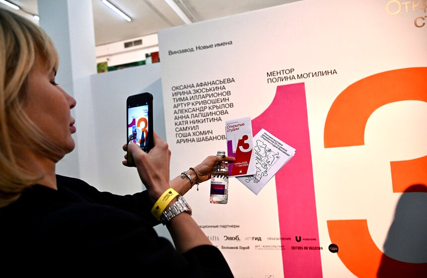 В ЦСИ "Винзавод" открылась выставка Открытых студий "Вы достигли места назначения" 1 фото