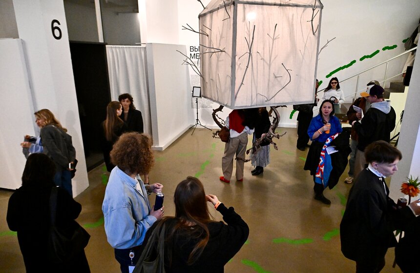 В ЦСИ "Винзавод" открылась выставка Открытых студий "Вы достигли места назначения" 21 фото