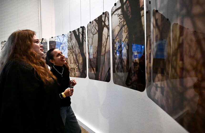 В ЦСИ "Винзавод" открылась выставка Открытых студий "Вы достигли места назначения" 23 фото