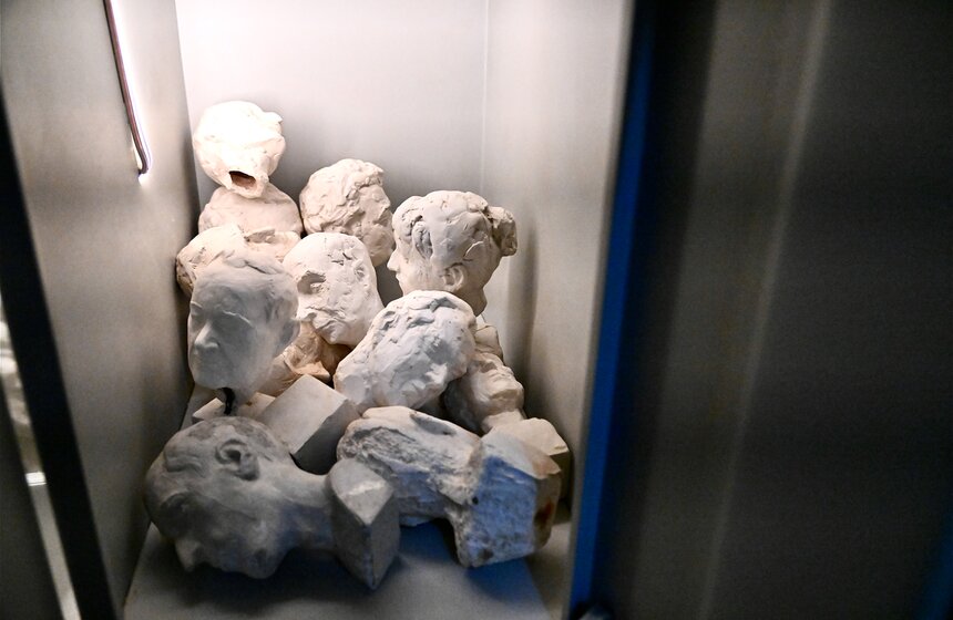 В ЦСИ "Винзавод" открылась выставка Открытых студий "Вы достигли места назначения" 10 фото