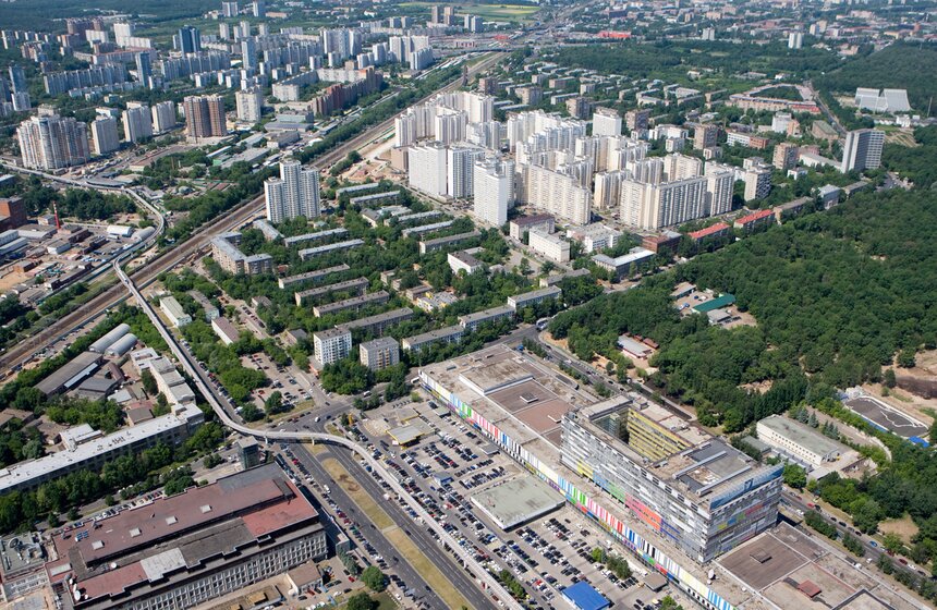 На смотровой площадке Останкинской башни выступили жонглеры 21 фото