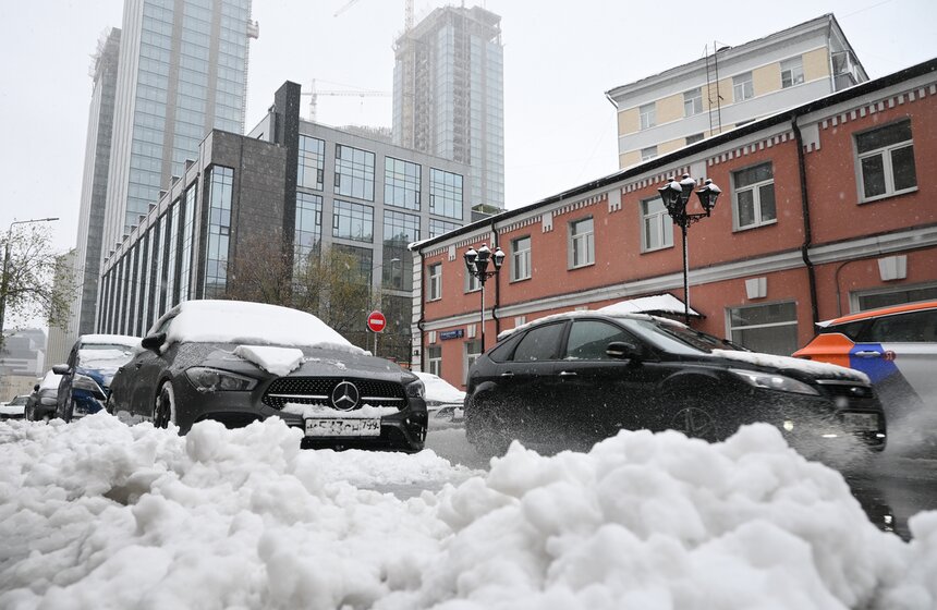 Апрельский снегопад накрыл Москву 3 фото