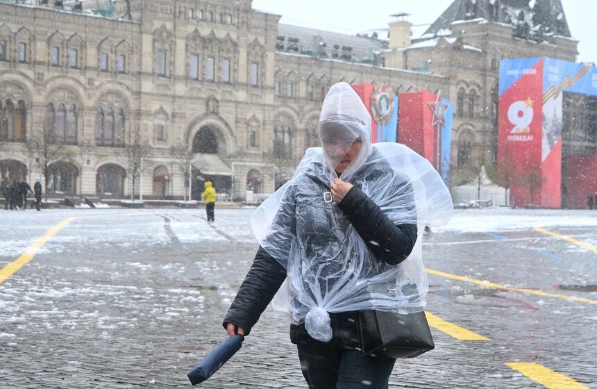 Апрельский снегопад накрыл Москву 20 фото