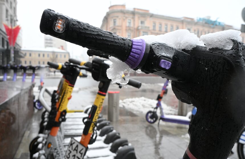 Апрельский снегопад накрыл Москву 12 фото